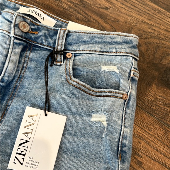 NWT Distressed Cropped Zenana Jeans Size 28 - Picture 5 of 6